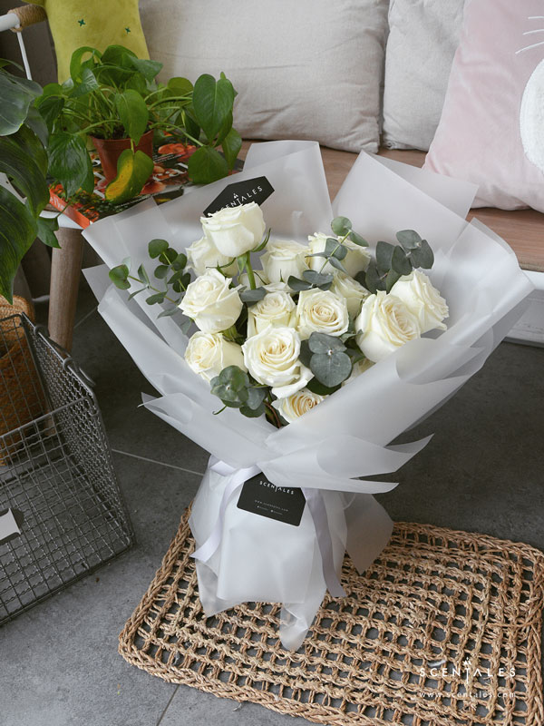 minimalist-white-rose-trans-flower-bouquet-02-600x800 minimalist white rose trans flower bouquet