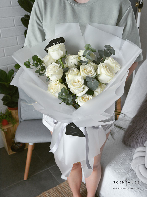 minimalist-white-rose-trans-flower-bouquet-03-600x800 minimalist white rose trans flower bouquet