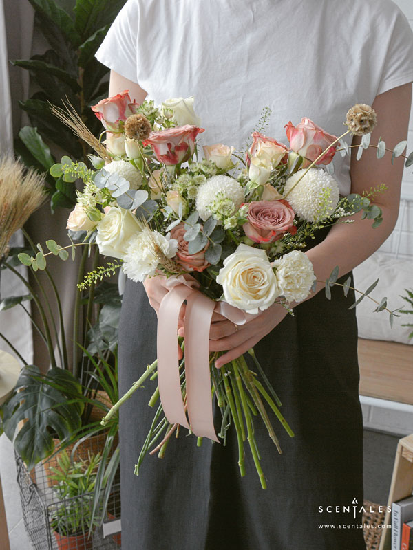 casablanca-bridal-flower-bouquet-hand-tied-02-600x800 (Pre-order) Casablanca Bridal Flower Bouquet - Image 1