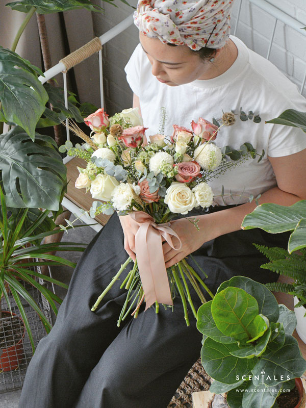 casablanca-bridal-flower-bouquet-hand-tied-04-600x800 (Pre-order) Casablanca Bridal Flower Bouquet - Image 5