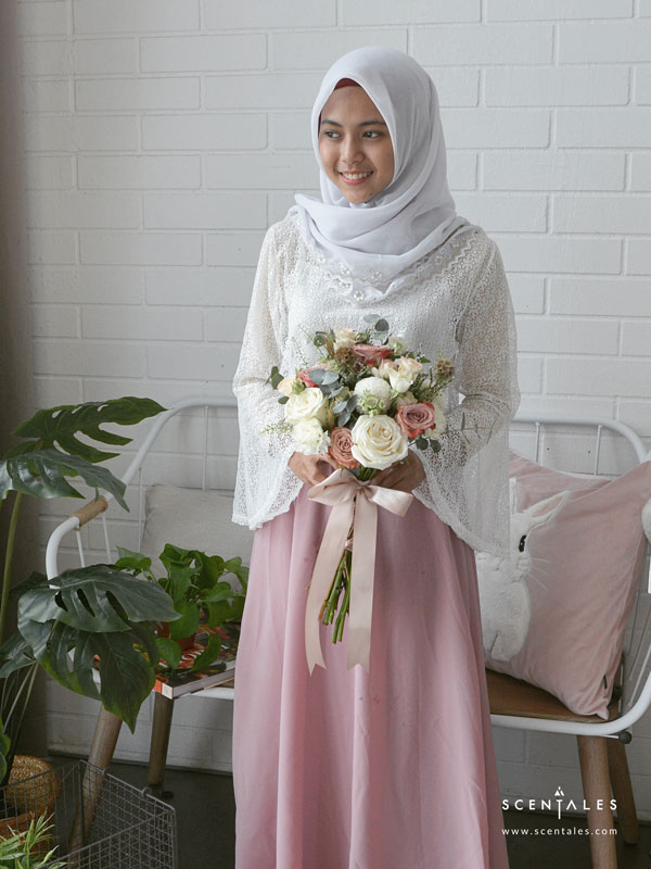 casablanca-bridal-flower-bouquet-round-01-600x800 (Pre-order) Casablanca Bridal Flower Bouquet - Image 6