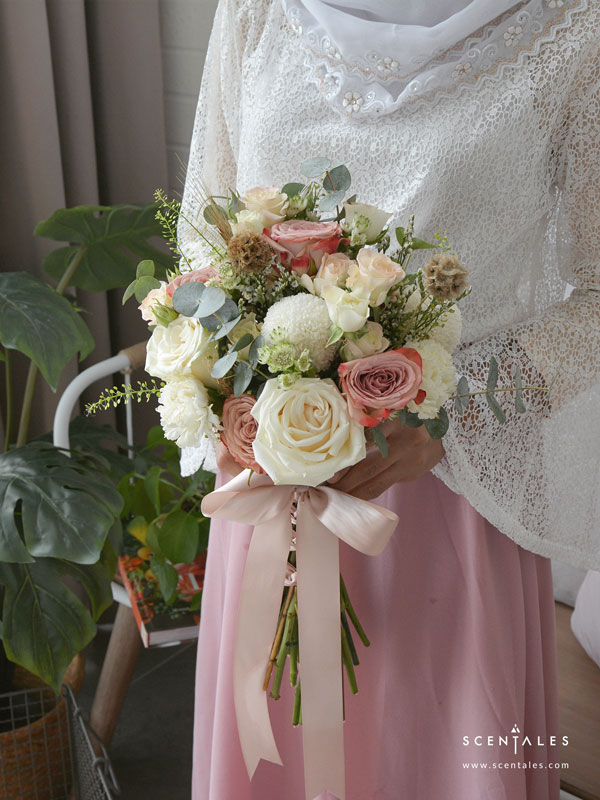 casablanca-bridal-flower-bouquet-round-02-600x800 (Pre-order) Casablanca Bridal Flower Bouquet - Image 7