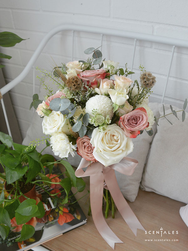 casablanca-bridal-flower-bouquet-round-03-600x800 (Pre-order) Casablanca Bridal Flower Bouquet - Image 8